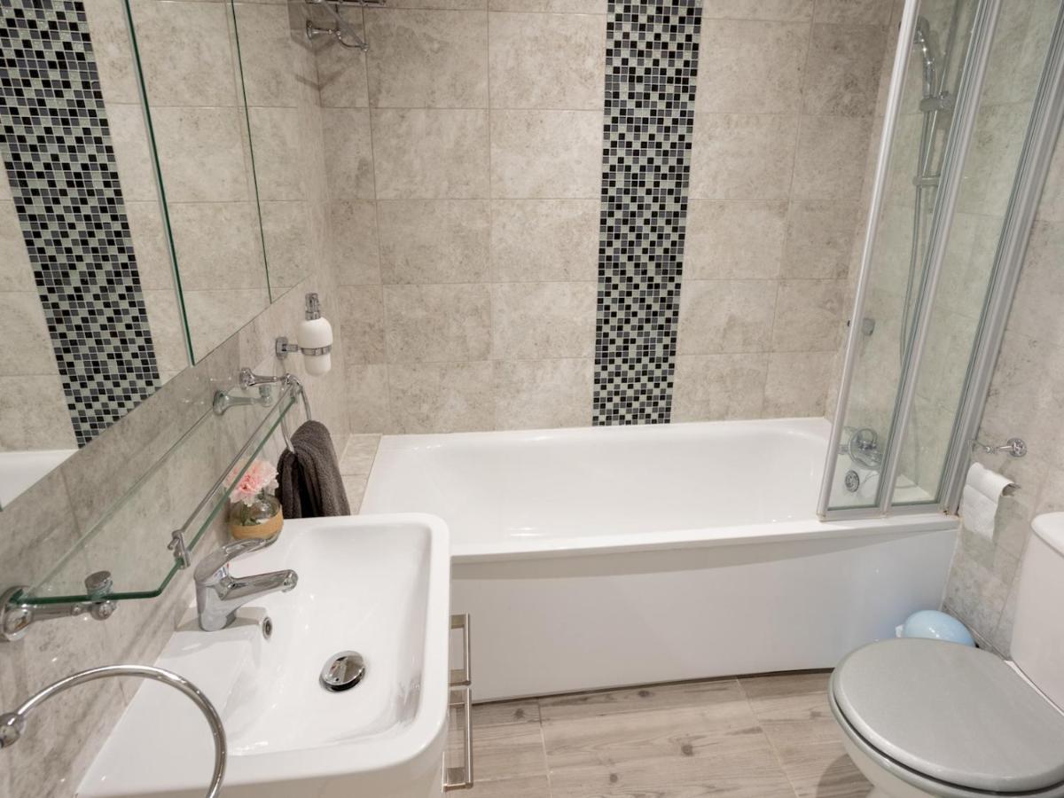 Pass The Keys Modern Stylish Apartment With Parking Bournemouth Buitenkant foto